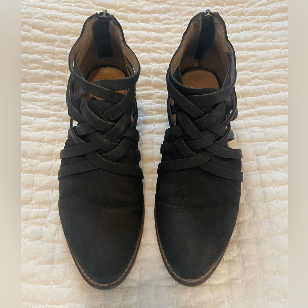 Black 8.5 Seychelles Ankle Boots